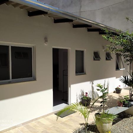 Pousada Casa Verde - Quartos Individuais - Smart Tv 32 - E Banheiro Privativo Apartment Itajaí Exterior photo