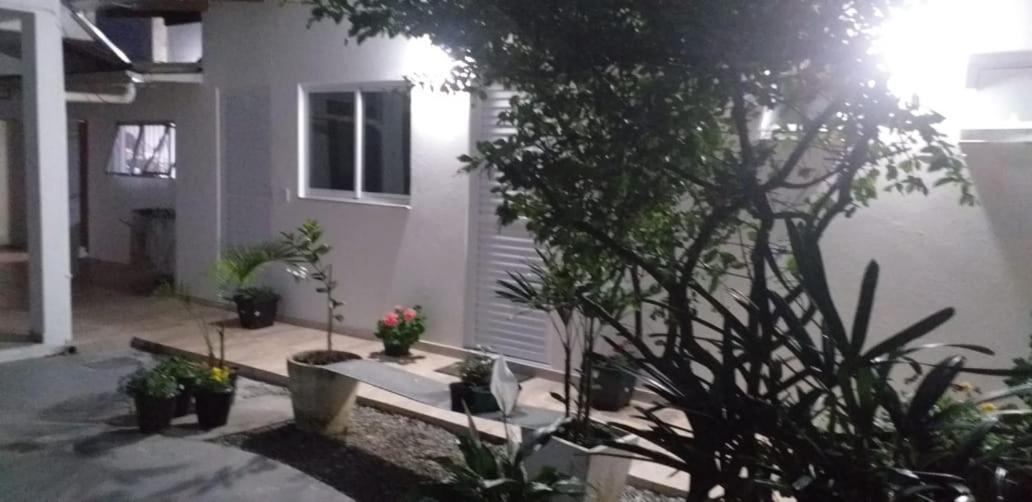 Pousada Casa Verde - Quartos Individuais - Smart Tv 32 - E Banheiro Privativo Apartment Itajaí Exterior photo