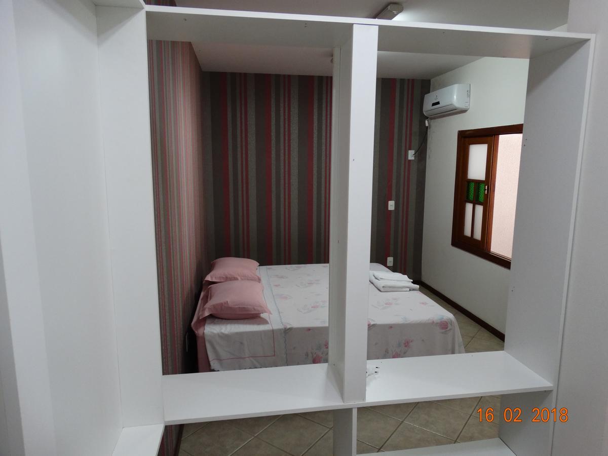 Pousada Casa Verde - Quartos Individuais - Smart Tv 32 - E Banheiro Privativo Apartment Itajaí Exterior photo