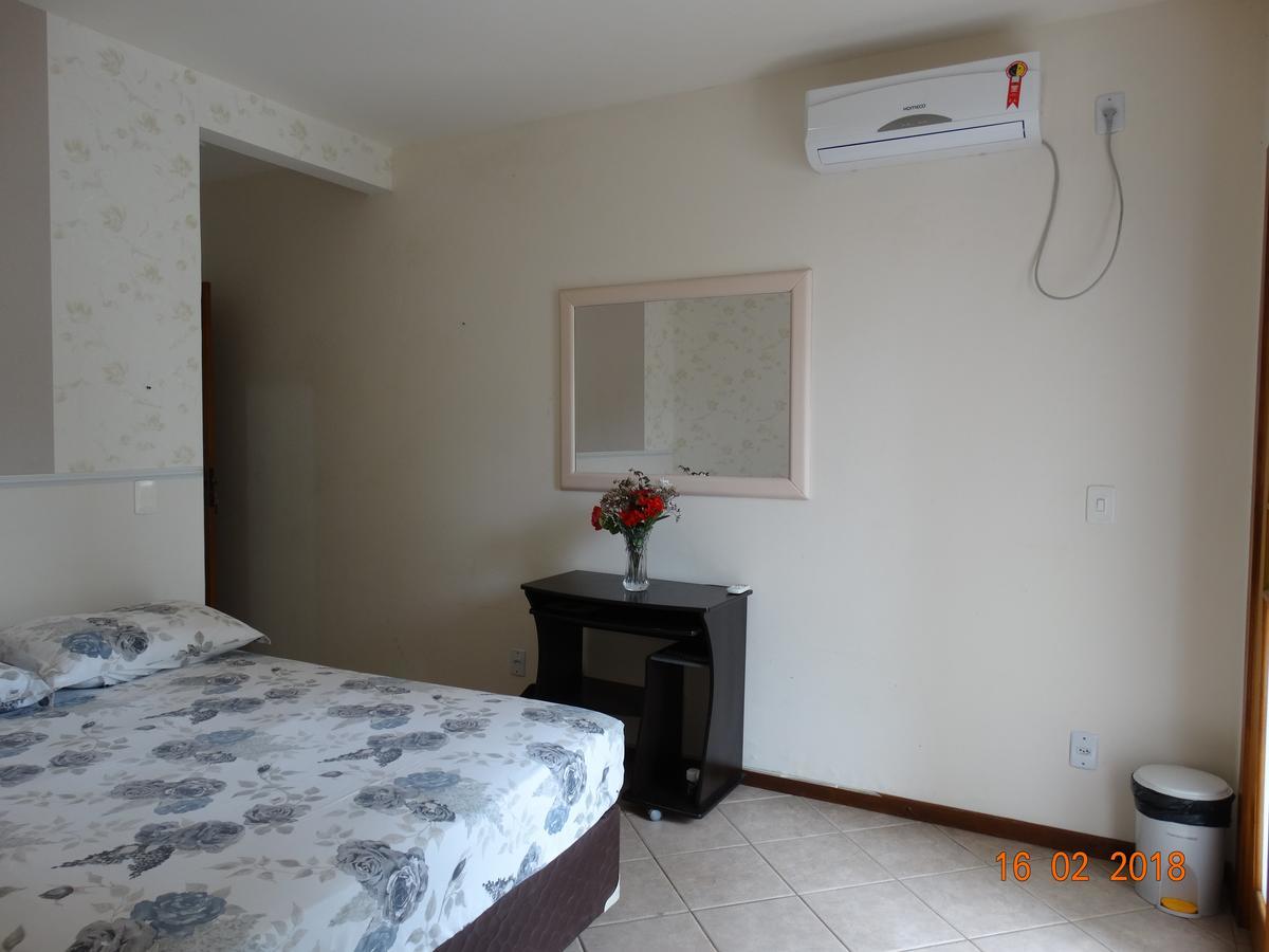 Pousada Casa Verde - Quartos Individuais - Smart Tv 32 - E Banheiro Privativo Apartment Itajaí Exterior photo