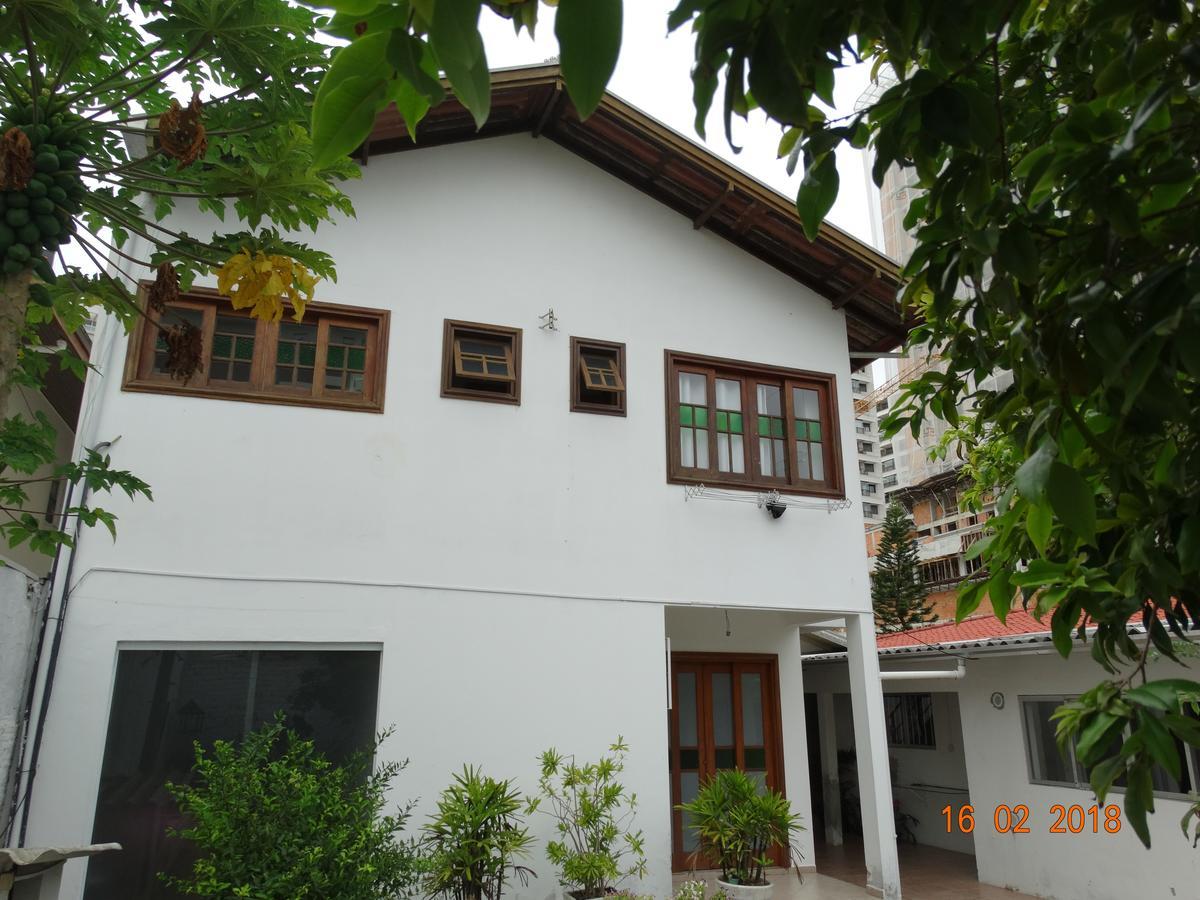 Pousada Casa Verde - Quartos Individuais - Smart Tv 32 - E Banheiro Privativo Apartment Itajaí Exterior photo